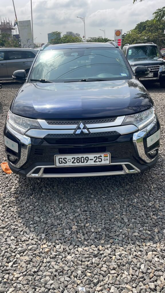Mitsubishi Outlander – Black