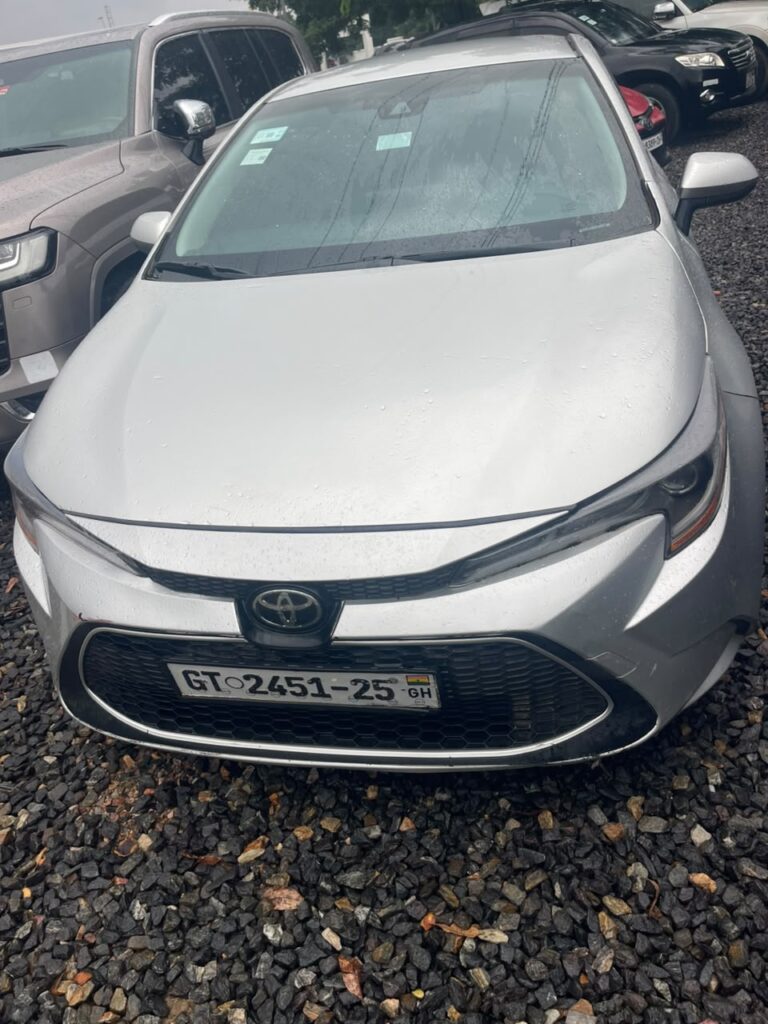 Toyota Corolla – Silver (Executive)